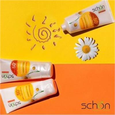 ضد آفتاب بی رنگ مخصوص پوست چرب SPF50